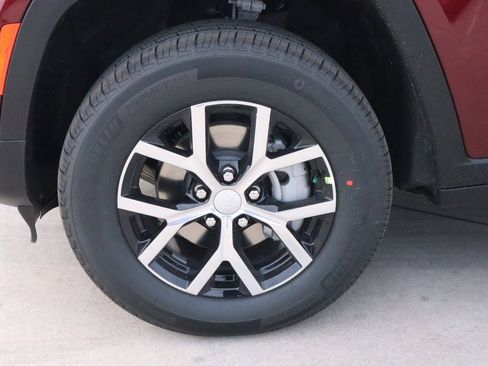 New 2025 Jeep Grand Cherokee Limited w/ Luxury Tech Group II image 18