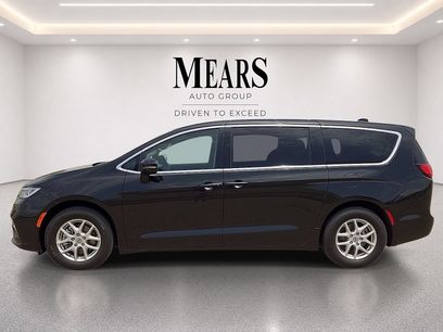 Used 2023 Chrysler Pacifica Touring-L