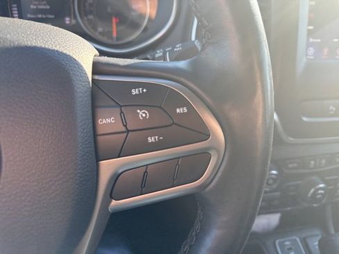 Used 2021 Jeep Cherokee Latitude Plus image 35