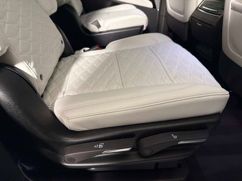 Used 2026 Cadillac Escalade Platinum Sport w/ LPO, Floor Liner Package AWD/4WD image 29