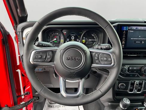 Used 2025 Jeep Wrangler Unlimited Sahara w/ Safety Group AWD/4WD image 19