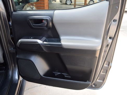 Used 2018 Toyota Tacoma SR5 image 17