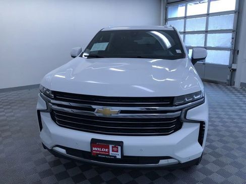 Used 2022 Chevrolet Suburban LT RWD image 9
