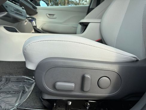 Used 2025 Hyundai Kona SEL image 29