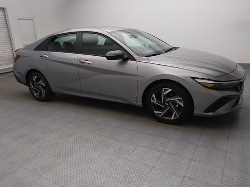 Used 2025 Hyundai Elantra Sport w/ Cargo Package FWD image 11