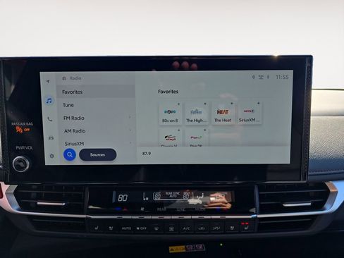 Used 2025 Toyota Sienna Platinum image 18