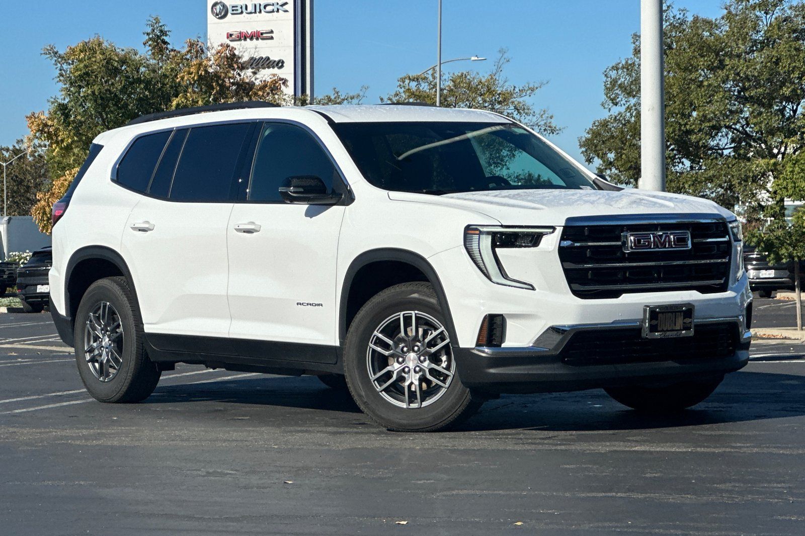 Used 2026 GMC Acadia Elevation FWD image 2