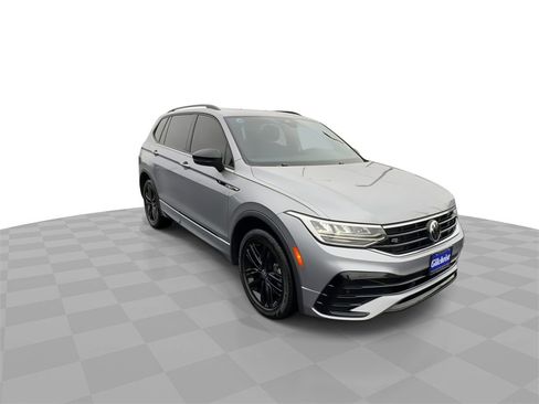 Used 2022 Volkswagen Tiguan SE R-Line image 2