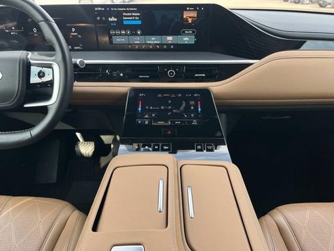 Used 2025 INFINITI QX80 Sensory image 20