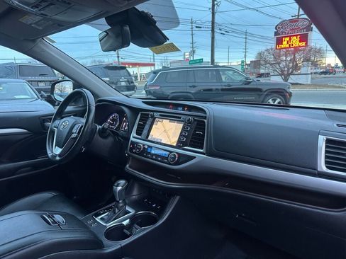Used 2019 Toyota Highlander XLE image 35