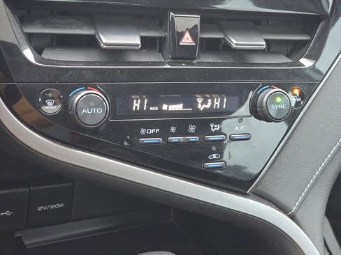 Used 2023 Toyota Camry SE w/ Convenience Package image 18