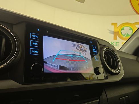 Used 2019 Toyota Tacoma TRD Sport w/ Technology Package image 21