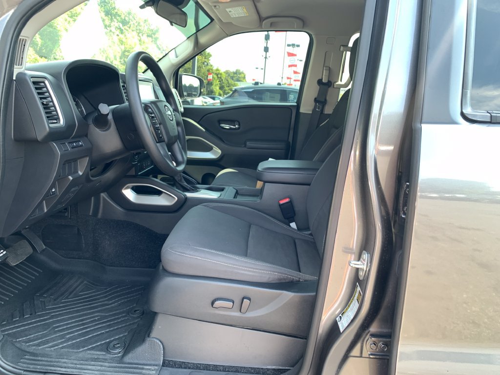Used 2024 Nissan Frontier SV w/ Technology Package AWD/4WD image 9