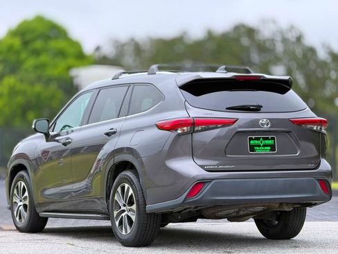 Used 2021 Toyota Highlander XLE FWD image 9