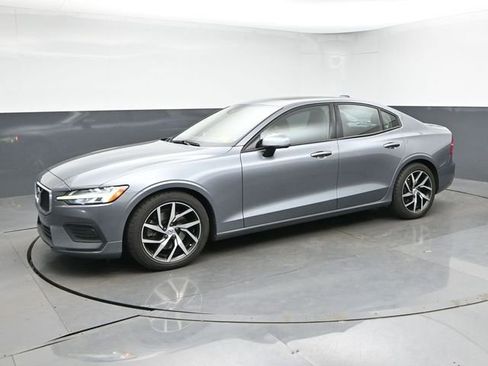 Used 2020 Volvo S60 T5 Momentum w/ Protection Package Premier FWD image 4