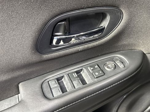 Used 2019 Honda HR-V LX image 16