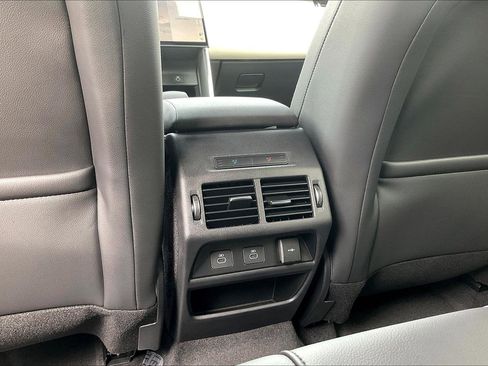 New 2026 Land Rover Discovery Sport Landmark image 21