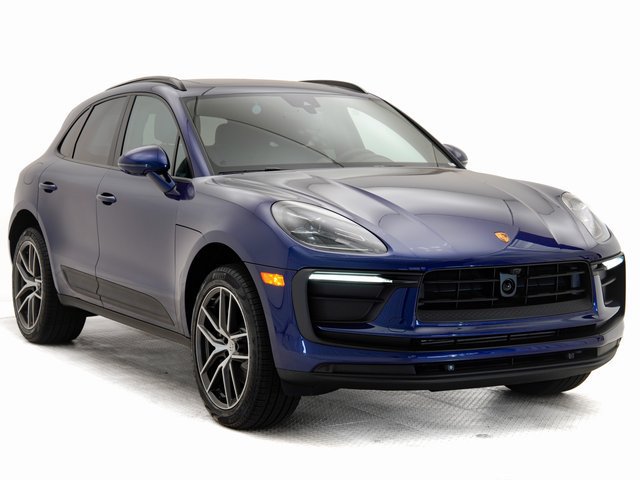 Certified 2025 Porsche Macan AWD/4WD image 32