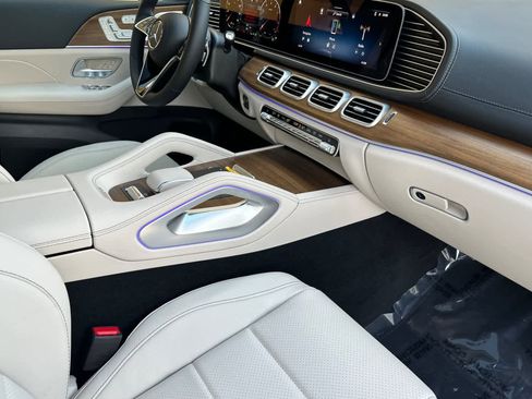 New 2025 Mercedes-Benz GLS 450 4MATIC image 15