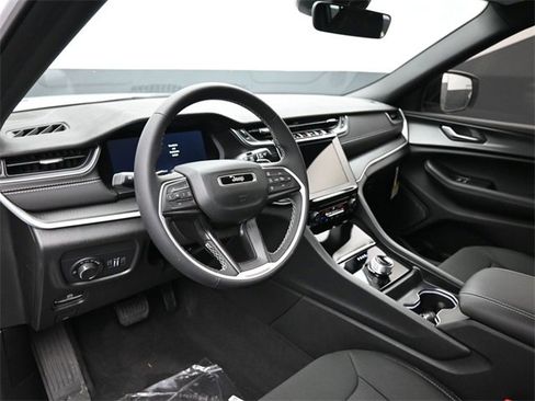 New 2025 Jeep Grand Cherokee L Laredo image 12