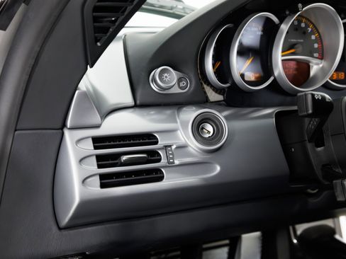 Used 2004 Porsche Carrera GT RWD image 29