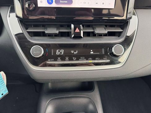Used 2024 Toyota Corolla LE image 28
