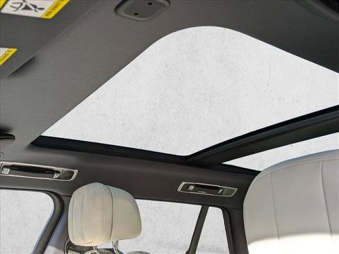 New 2025 Land Rover Range Rover SE image 15