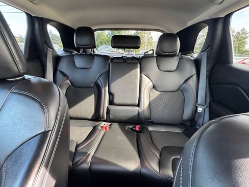 Used 2020 Jeep Cherokee Trailhawk w/ Cold Weather Group image 18