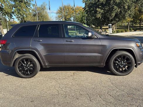Used 2019 Jeep Grand Cherokee Altitude image 3