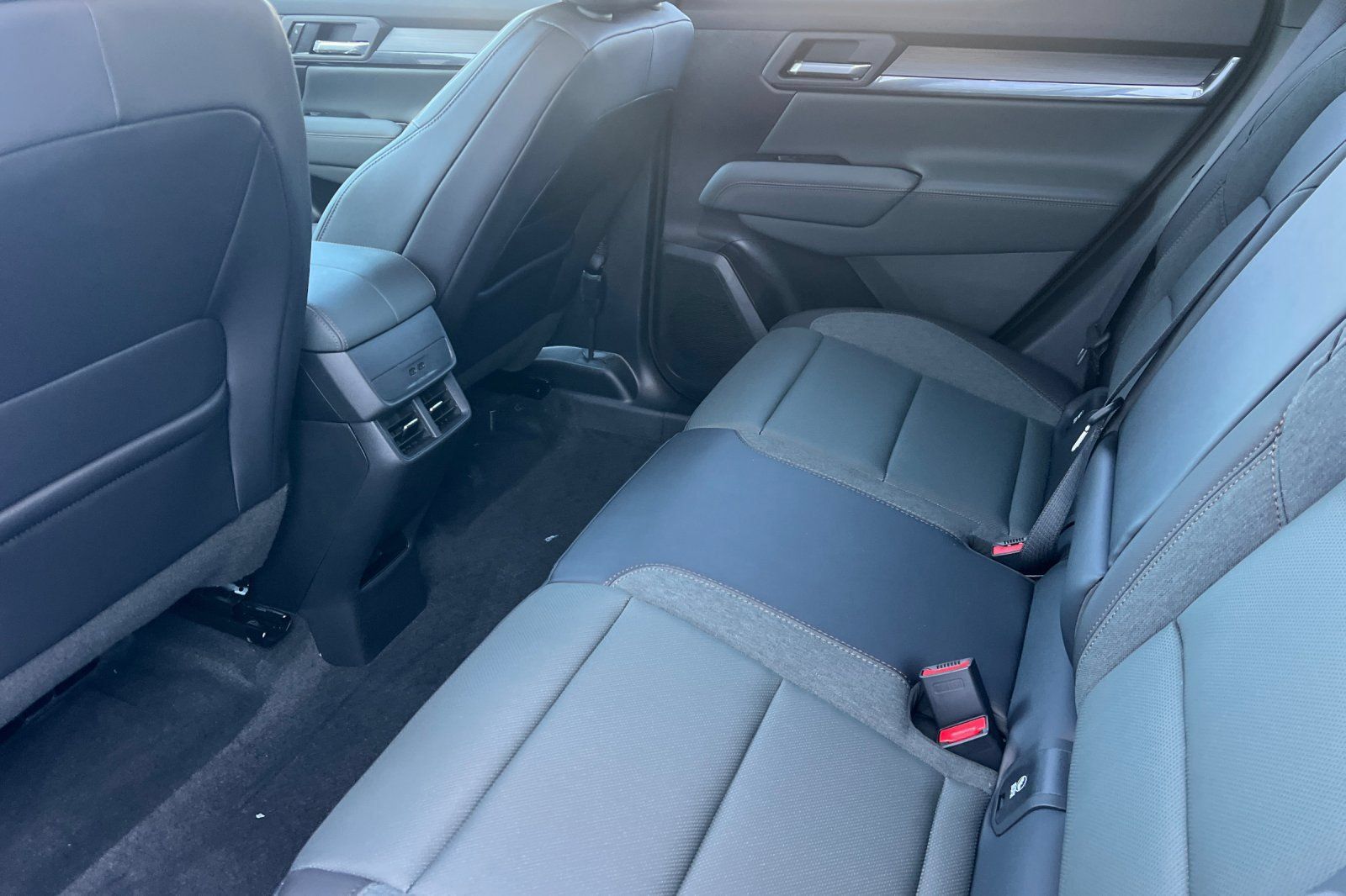 New 2027 GMC Terrain AT4 w/ Technology Package II AWD/4WD image 9