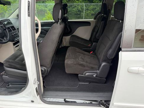 Used 2016 Dodge Grand Caravan SE w/ Quick Order Package 29E SE FWD image 23