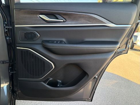 New 2026 Jeep Grand Cherokee Limited w/ Limited Altitude Package image 15