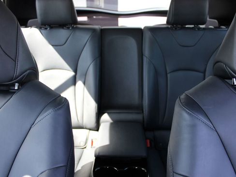 Used 2018 Toyota Prius Prime Premium w/ Carpet Mat Package FWD image 19