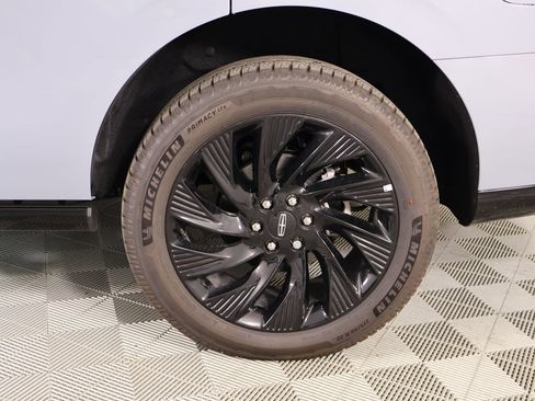 New 2025 Lincoln Navigator Reserve w/ Jet Appearance Package AWD/4WD image 21