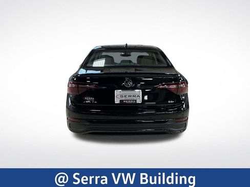 Certified 2023 Volkswagen Jetta SE w/ Panoramic Sunroof Package image 4