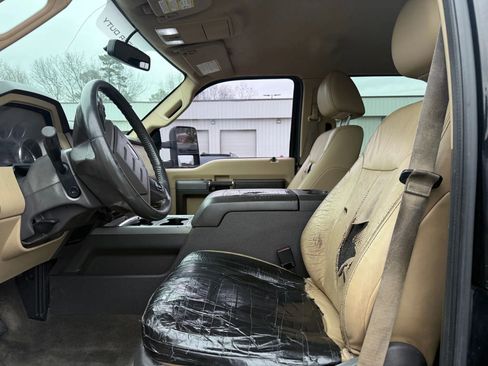 Used 2011 Ford F250 Lariat w/ Lariat Interior Pkg image 2