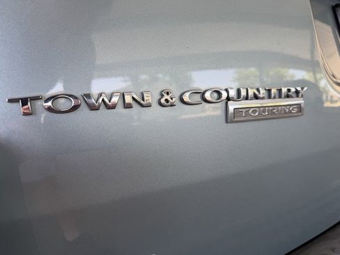 Used 2008 Chrysler Town & Country Touring FWD image 31