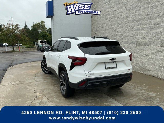 Used 2024 Chevrolet Trax RS FWD image 11