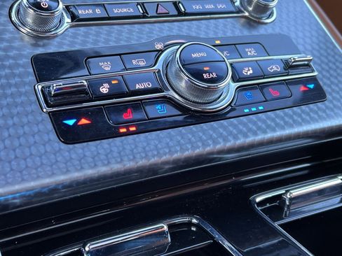 Used 2022 Lincoln Aviator Black Label w/ Dynamic Handling Package image 34