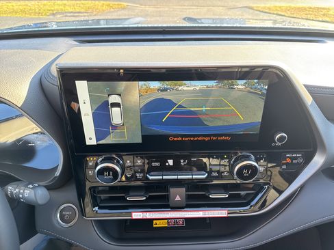 New 2026 Toyota Highlander Limited image 19