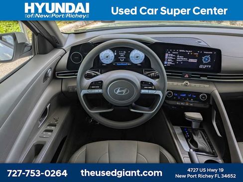 Used 2024 Hyundai Elantra SEL FWD image 16