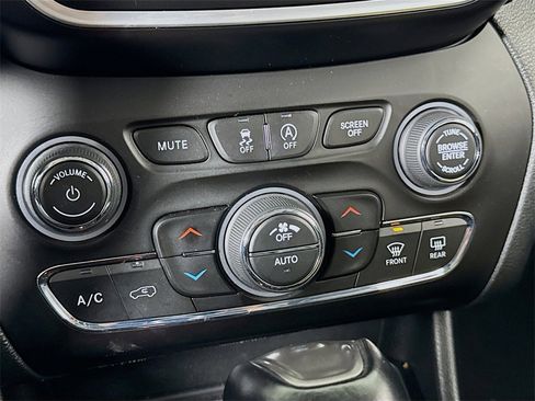 Used 2022 Jeep Cherokee Latitude Lux w/ Sun & Sound Group image 19