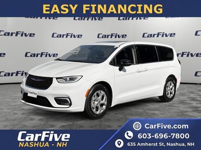 Used 2024 Chrysler Pacifica Limited