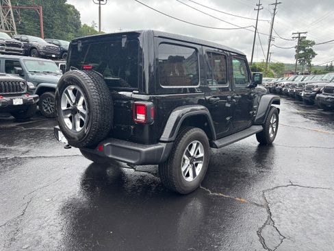 Used 2022 Jeep Wrangler Unlimited Sahara w/ Cold Weather Group AWD/4WD image 5