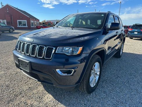 Used 2017 Jeep Grand Cherokee Laredo w/ Quick Order Package 23E image 4