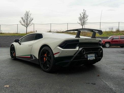Used 2018 Lamborghini Huracan Performante image 32