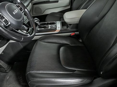 Used 2023 Kia Carnival LX FWD image 15