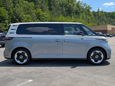 Used 2025 Volkswagen ID. Buzz Pro S Plus RWD image 10