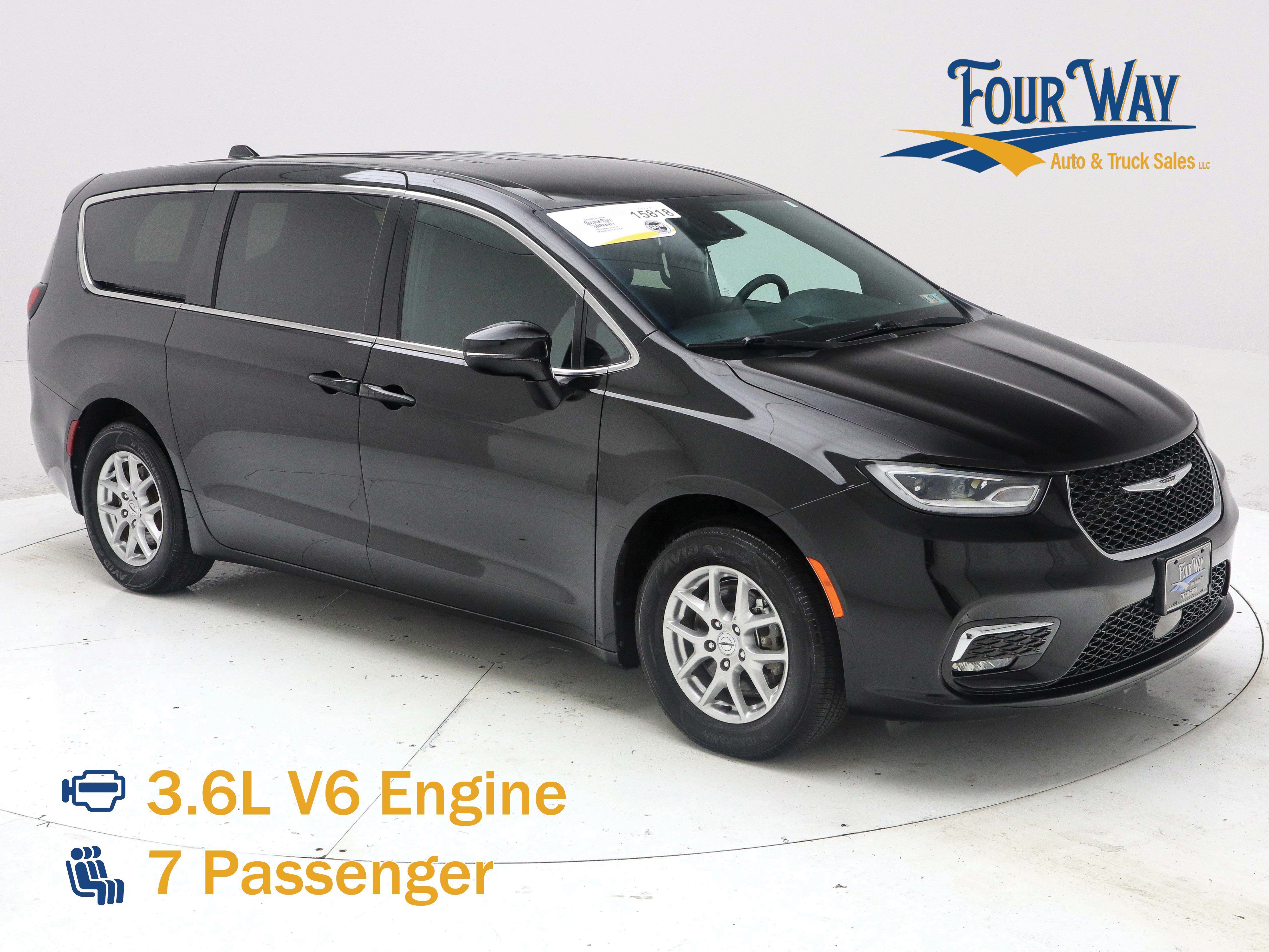 Used 2024 Chrysler Pacifica Touring FWD image 1
