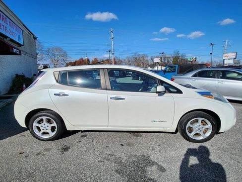 Used 2014 Nissan Leaf SV image 8